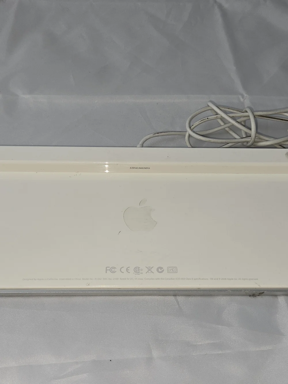 Apple Wired Aluminum Keyboard in White and Silver